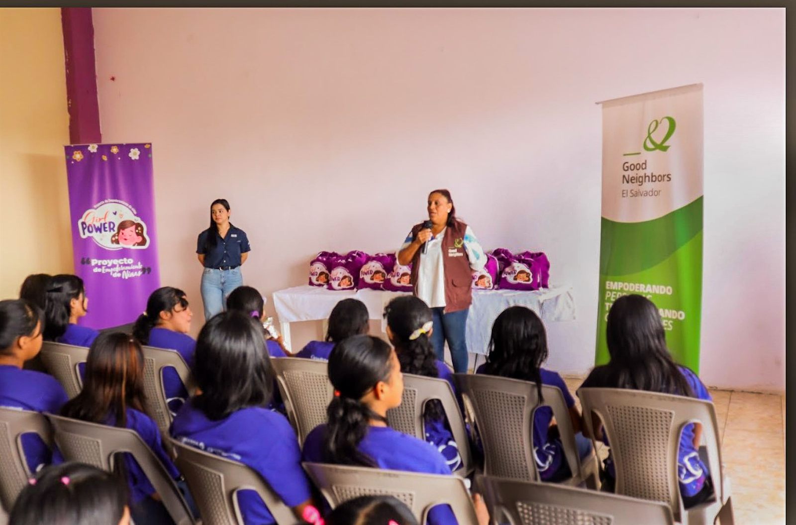 Clubes de empoderamiento de niñas y adolescentes