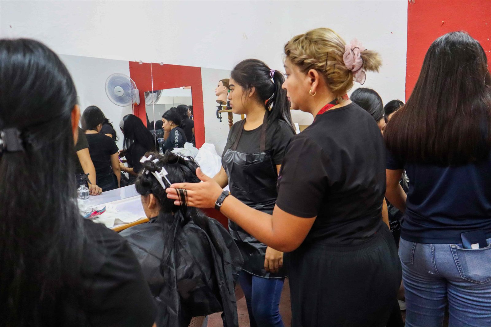 Reparación de motocicletas y cosmetología