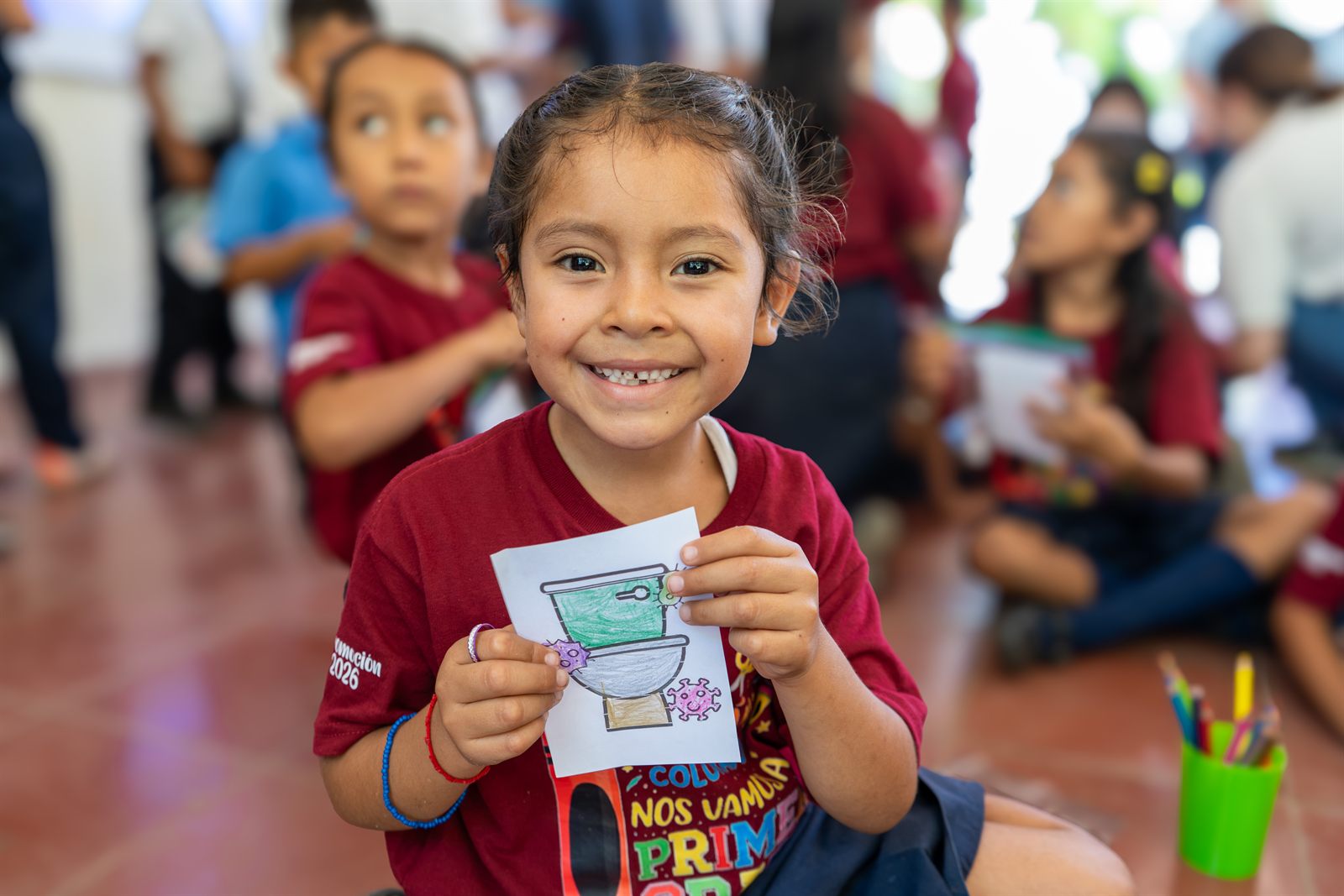 Personas donantes apoyando a la niñez de El Salvador